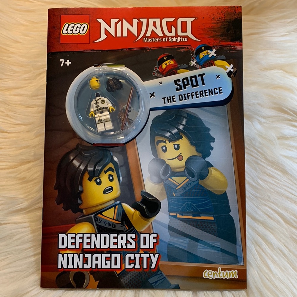 SALE!!! Lego spot the difference with mini figure NEW
